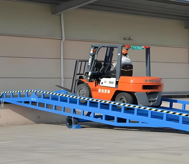 平罗移动式卸货平台（叉车用）
